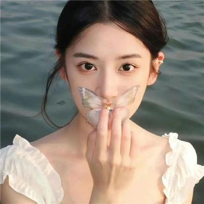 沙滩上的夏娃
